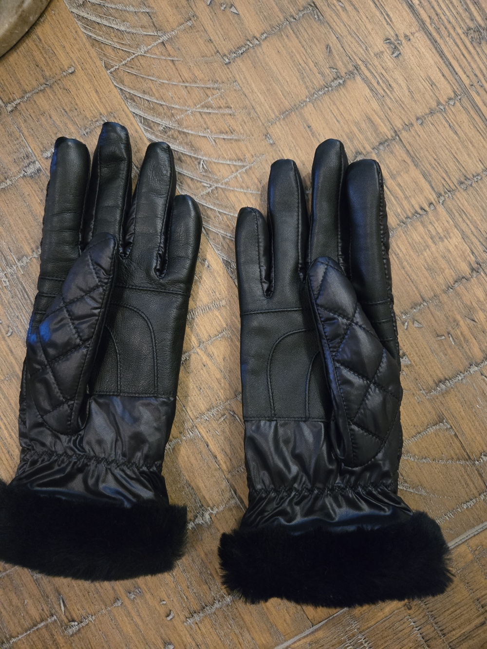 UGG black quilted cold-weather gloves, size L/XL. New without tags & never worn